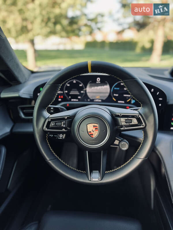 Седан Porsche Taycan 2020 в Киеве