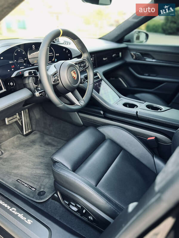 Седан Porsche Taycan 2020 в Киеве