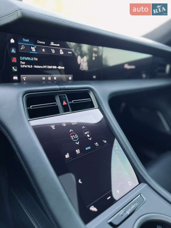 Седан Porsche Taycan 2020 в Киеве
