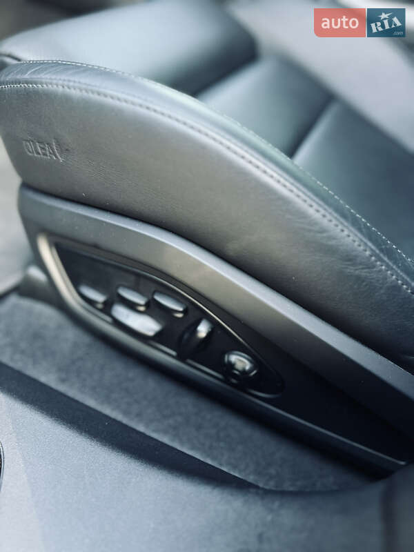 Седан Porsche Taycan 2020 в Киеве