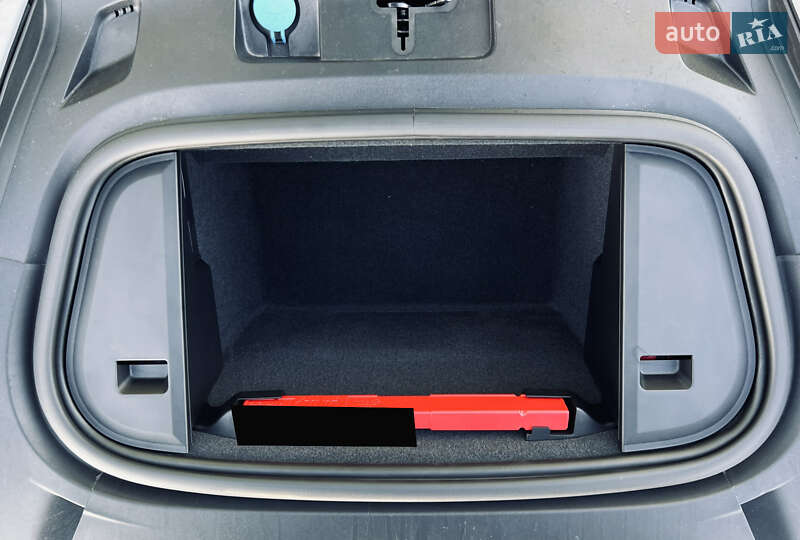 Седан Porsche Taycan 2020 в Киеве