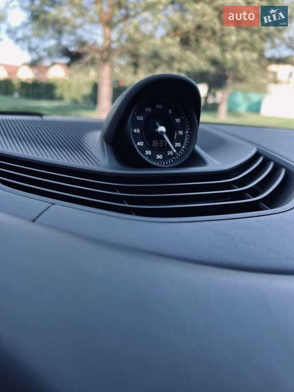 Седан Porsche Taycan 2020 в Киеве