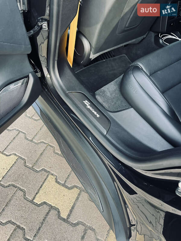 Седан Porsche Taycan 2020 в Киеве