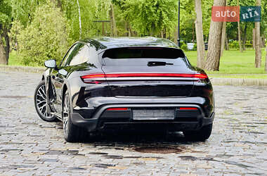 Седан Porsche Taycan 2022 в 