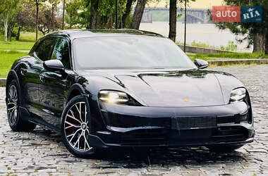 Седан Porsche Taycan 2022 в 