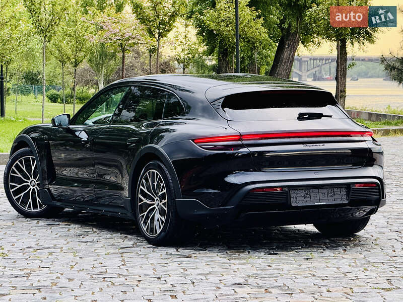 Седан Porsche Taycan 2022 в Киеве