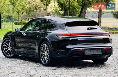 Седан Porsche Taycan 2022 в 