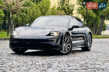 Седан Porsche Taycan 2022 в 