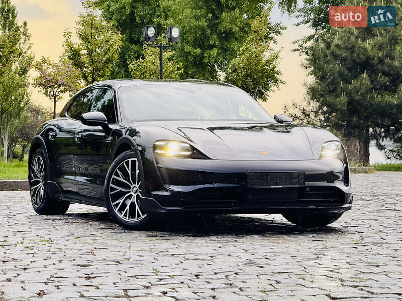 Седан Porsche Taycan 2022 в Киеве