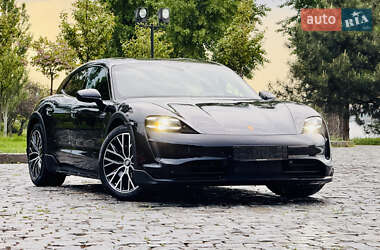 Седан Porsche Taycan 2022 в 