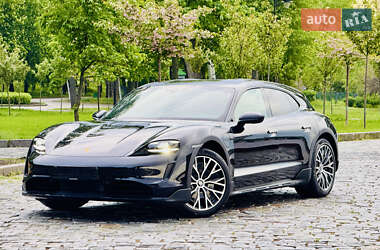 Седан Porsche Taycan 2022 в 