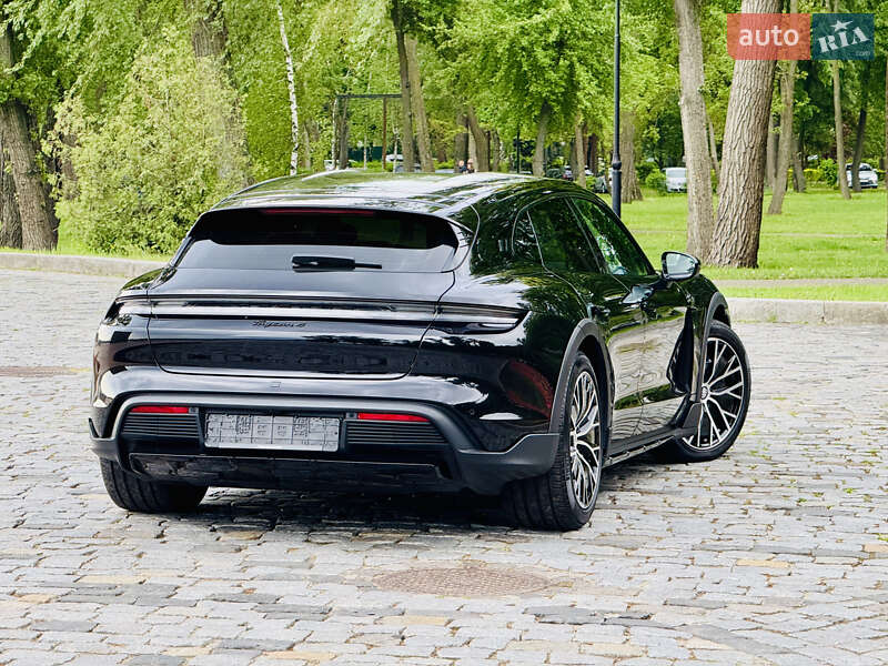 Седан Porsche Taycan 2022 в Киеве