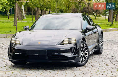 Седан Porsche Taycan 2022 в 