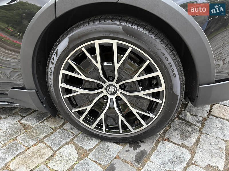 Седан Porsche Taycan 2022 в Киеве