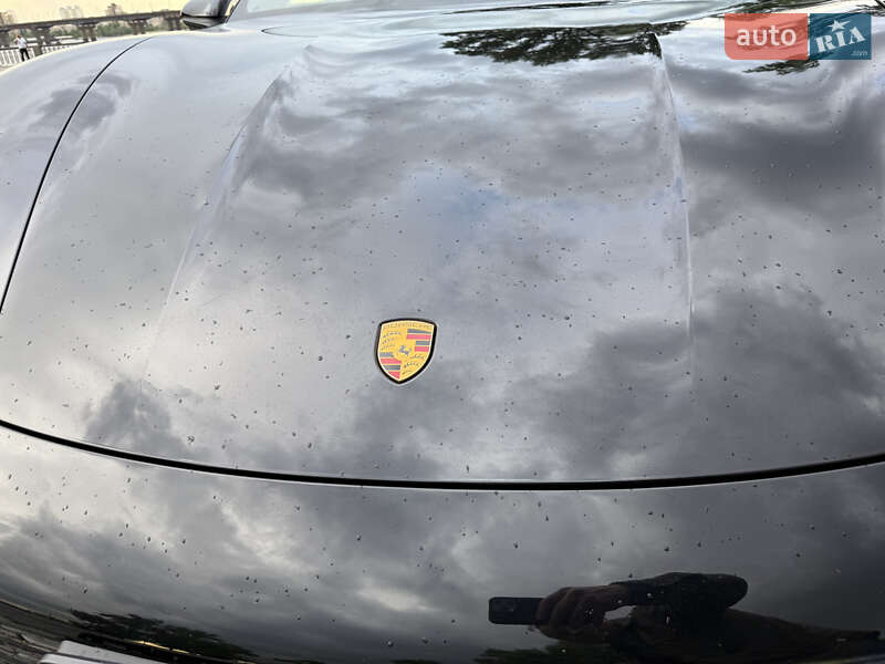 Седан Porsche Taycan 2022 в Киеве