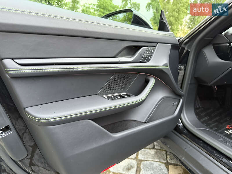 Седан Porsche Taycan 2022 в Киеве