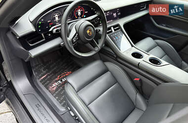 Седан Porsche Taycan 2022 в 
