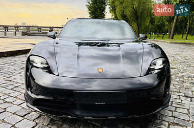 Седан Porsche Taycan 2022 в 