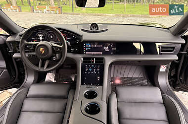 Седан Porsche Taycan 2022 в 