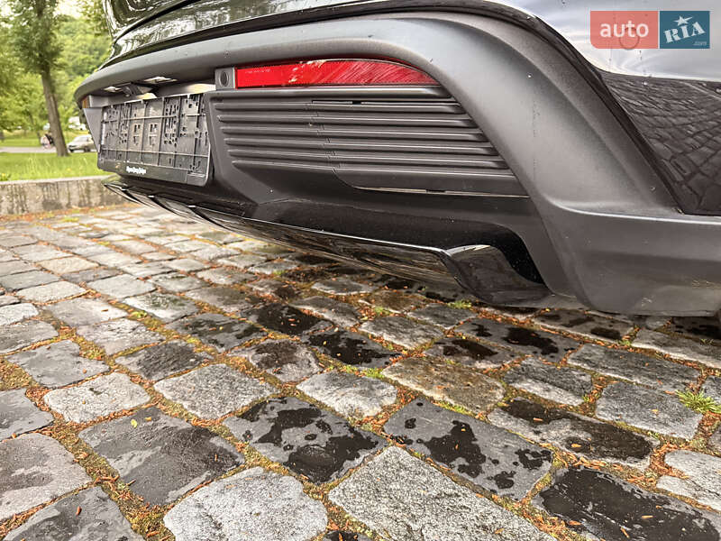 Седан Porsche Taycan 2022 в Киеве