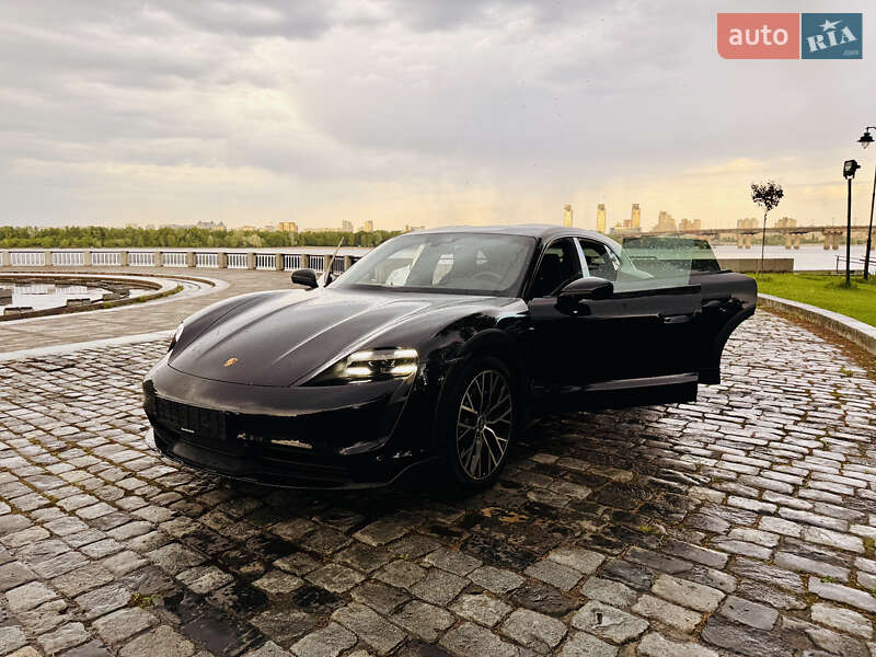 Седан Porsche Taycan 2022 в Киеве