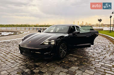 Седан Porsche Taycan 2022 в 