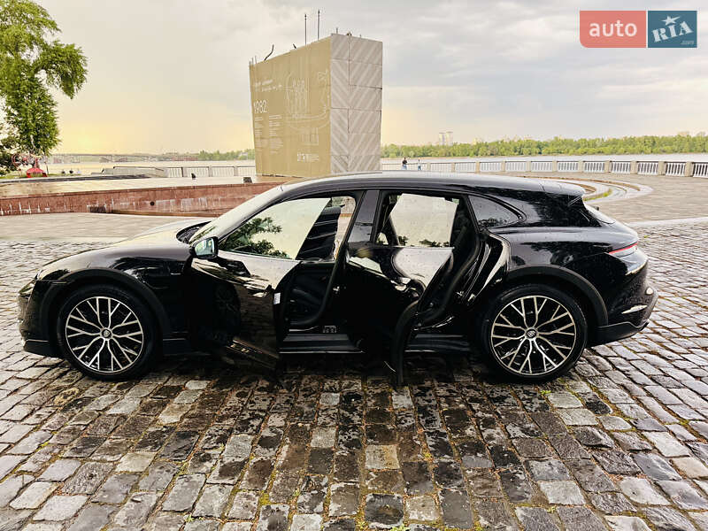 Седан Porsche Taycan 2022 в Киеве