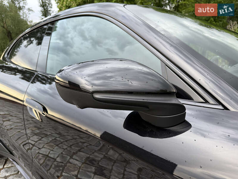 Седан Porsche Taycan 2022 в Киеве