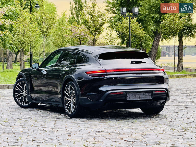 Седан Porsche Taycan 2022 в Киеве