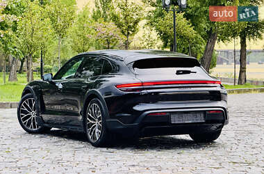 Седан Porsche Taycan 2022 в 