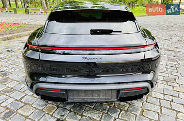 Седан Porsche Taycan 2022 в 