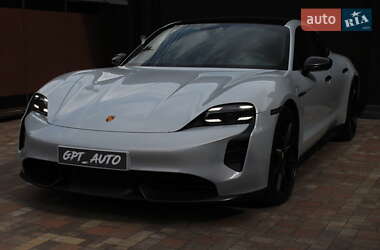 Седан Porsche Taycan 2023 в 