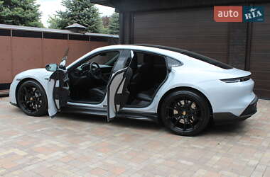 Седан Porsche Taycan 2023 в 