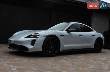 Седан Porsche Taycan 2023 в 