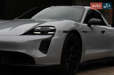 Седан Porsche Taycan 2023 в 