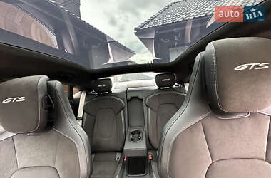 Седан Porsche Taycan 2023 в 