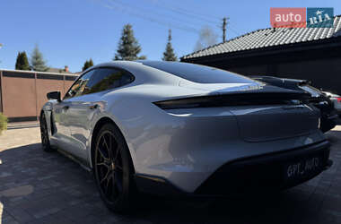 Седан Porsche Taycan 2023 в 