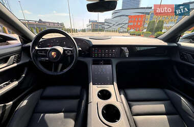 Седан Porsche Taycan 2021 в 