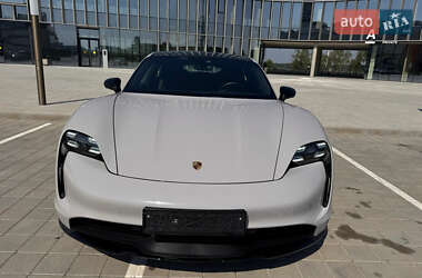 Седан Porsche Taycan 2021 в 
