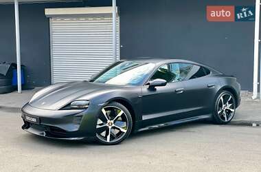 Седан Porsche Taycan 2020 в 