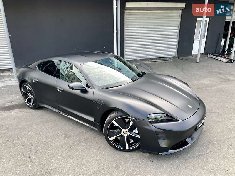 Седан Porsche Taycan 2020 в Киеве