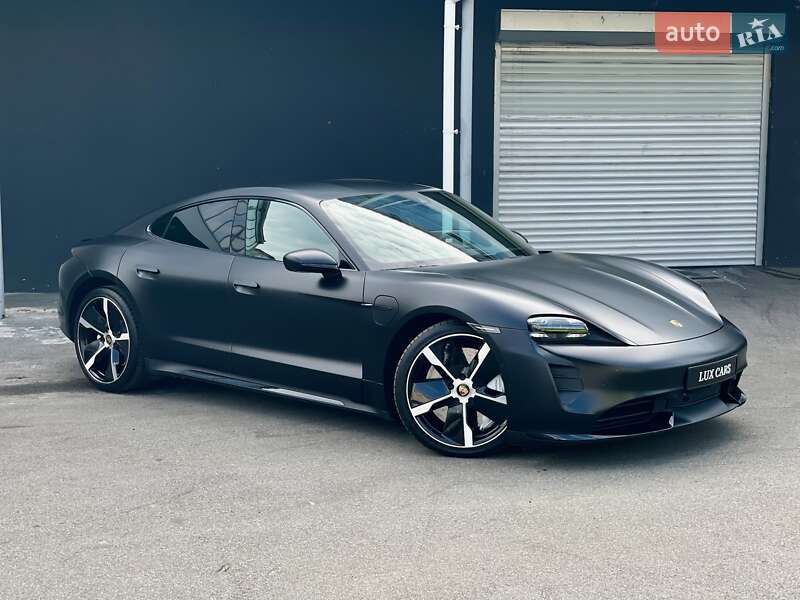Седан Porsche Taycan 2020 в Киеве