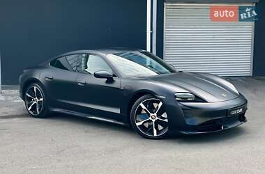 Седан Porsche Taycan 2020 в 