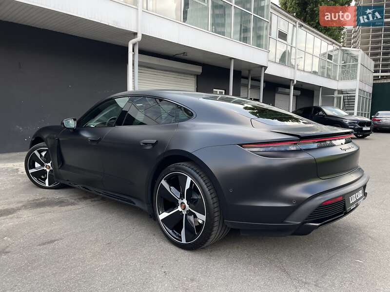 Седан Porsche Taycan 2020 в Киеве