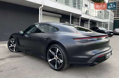 Седан Porsche Taycan 2020 в 