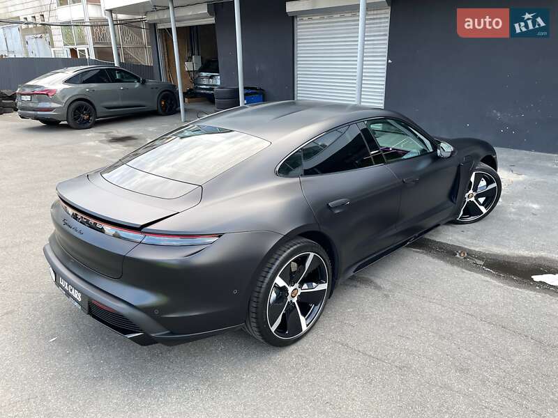 Седан Porsche Taycan 2020 в Киеве