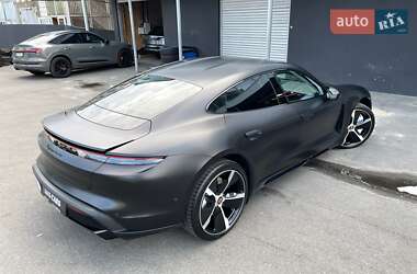 Седан Porsche Taycan 2020 в 