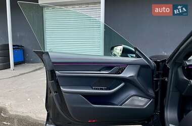 Седан Porsche Taycan 2020 в 