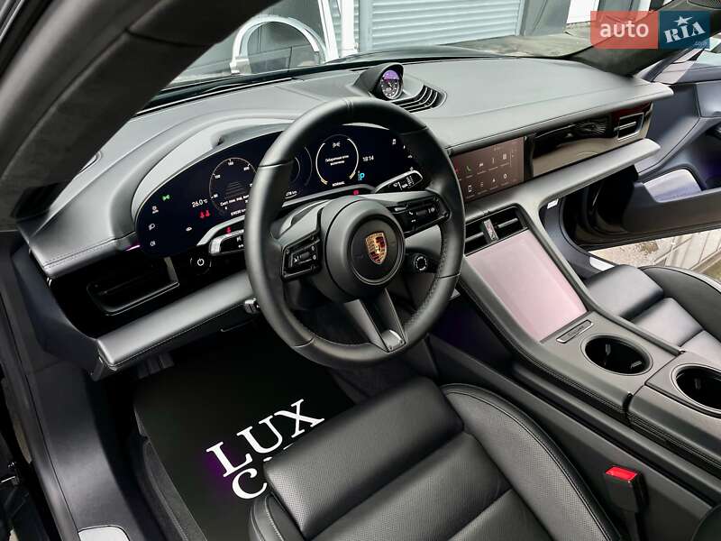 Седан Porsche Taycan 2020 в Киеве