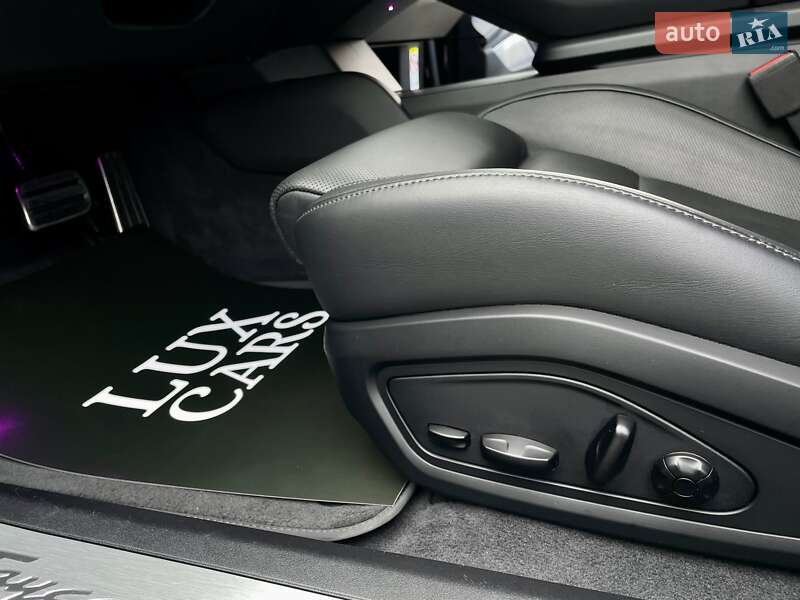 Седан Porsche Taycan 2020 в Киеве